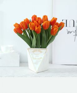 Les fleurs artificielles de tulipe d'unité centrale simulent des fleurs de mariage ou de décoration à la maison