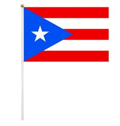 Drapeau tenu dans la main de Porto Rico 14x21 cm Mini drapeaux ondulés à la main en polyester avec mâts en plastique pour la célébration d'événements de festival 8019243