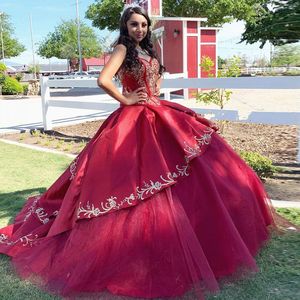 Puffy Embroidery Red Tulle Satin Quinceanera Jurken Baljurk Zoete 16 Meisjes Strapless Lace-Up Lagen Tiered Prom Dress Plus Size Custom
