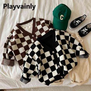 Pullover 2022 Koreaanse stijl nieuwe herfst boy girl trui jas koffie zwart schaakbord plaid v-neck gebreide babykleding e7901 0913