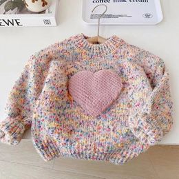 Trui 2023 Koreaanse stijl herfst schattig gekleurd liefde mode warme losse trui kindertopjes kleding meisjes van 2 tot 8 jaar 231030