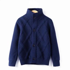 Pullover 2023 Spring herfst jongens trui stevige kleur houd warme brei jacquard weave vneck vest voor kinderen 210 jaar oud 231030