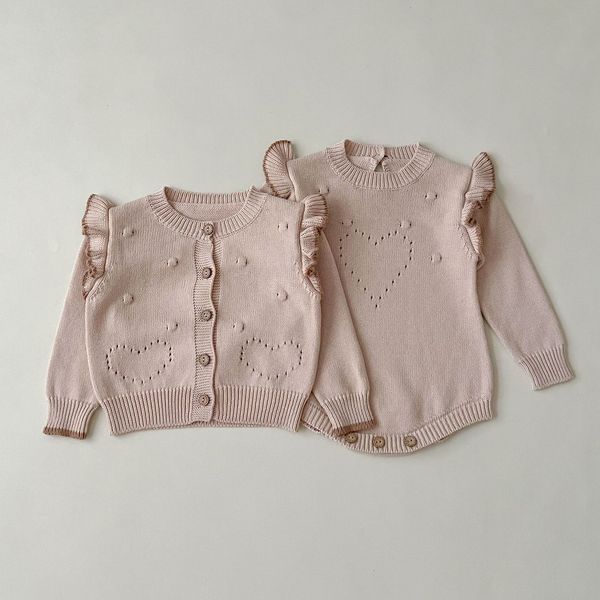 Pull Ins Automne Mode Enfants Knitsuit Garçon Bébé Casual Manteau Tricoté Né Fille Infantile Tricot Solide Amour Bretelles Body 230823