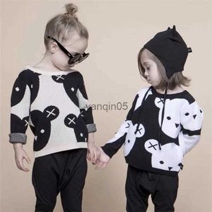 Trui Nieuwe 2022 Baby Jongens Meisje Kleding Leuke Cartoon Katoen Breien Mode Kinderen Zwart Wit Beer Trui Jongens Vest Kids jas HKD230719