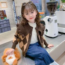 Trui Plaid Meisjes Trui Gebreid Vest 2023 Koreaanse Versie Lente Herfst Kids Tops Ruche Kraag Casual Kleding 230619