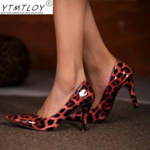 Pompes 2021 AUTUMN HEET Talons Stiletto Sexy Pu Leopard Print 5cm Haut Talan peu profond Sandales à talon haut zapatos de Mujer