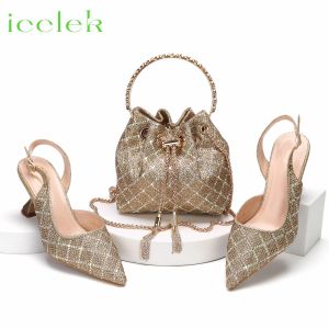 Bombas 2023 Diseño italiano Zapatos de lujo para mujeres y embrague de oro Decoración de diamantes Full Diamond Metal Bag para fiesta de bodas