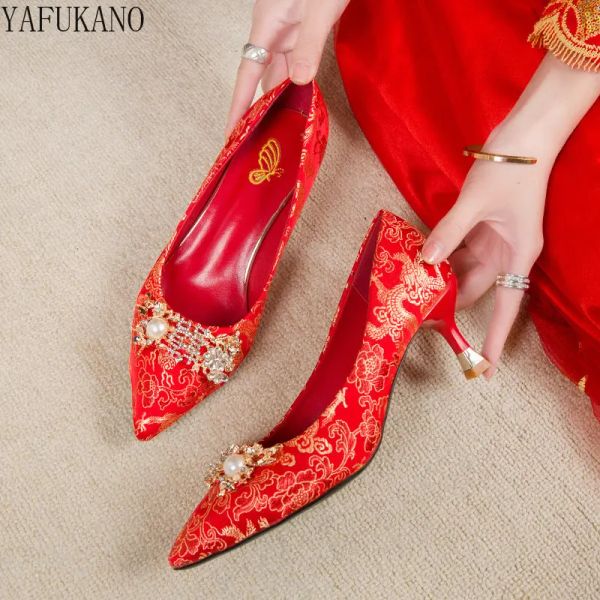 Pombas de estilo chino zapatos nupciales clásicos satén stiletto stiletto retro tacones altos midheel nación bombas de boda bordadas 3342