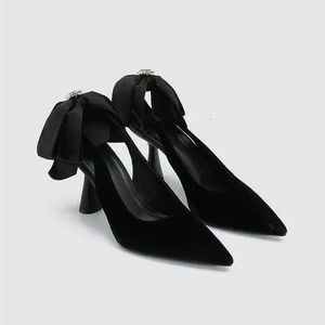Pombas Elegantes para mujer 659 Mujer zapatos de tacón tacones altos Drinestone negros Stiletto coreano sexy fiesta desnuda tendencia 240125