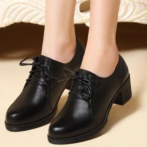 Pompes de nouveaux talons grosoussants chaussures en cuir de femme chaussures de couleur solide pour les femmes à l'œil rond à talon noir