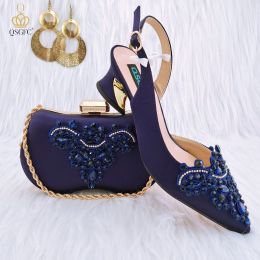 Pompes QSGFC Nouvelle Marine Poirée talons d'orteil avec des embellissements multicolores de strass de forme dans diverses formes chaussures et sacs pour femmes