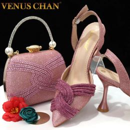 Pompes Vénus Chan New Italian Design Magenta Diamond Belt avec le même sac de cajou de couleurs Exquise Banquet Dames Chaussures et Bag