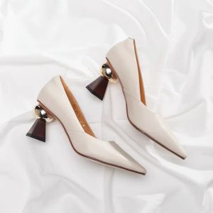 Pombas Desinger para mujeres Pombas de oro Tisos de oro Talones puntiagudos Partes de zapatillas de cuero de estilo extraña Toe