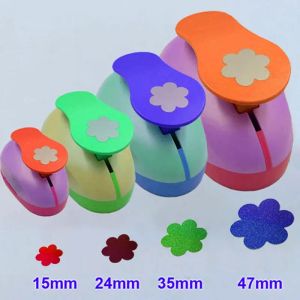 Punch 4pcs 15 mm 24 mm 35 mm 47 mm Fleur 6 Petal Star Butterfly Hole Punch Craft Scrapbooking School Puncher Eva Foam Cutting Tool