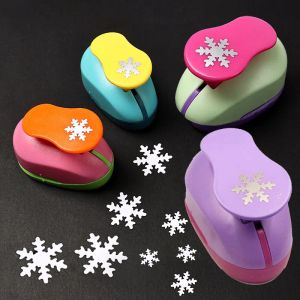 Punch 4pcs Snowflake 15 mm 25 mm 38 mm 50 mm bricolage Punching Punchs Scrapbook Machine Machine de coupe Papin de trou de coup de poing Cutter Cutter