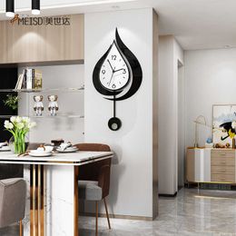 Punch-vrij DIY Water Drop Swingable Large Wall Clocks Modern Design Creatieve Stille Woonkamer Keukendecoratie Acryl Horloge 210724