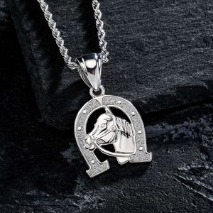 Collier de pendentif en fer à cheval en forme de U Punk pour le collier de zodiaque à la mode masculin conception d'accessoires polyvalents