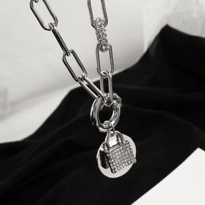 Punk Rhingestone Lock Pendant Choker Collier Collier Énoncé Colliers de chaîne de gisement de clavicule unique