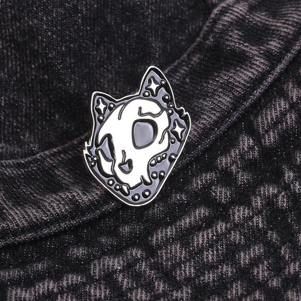 Punk Skull Animal Broche Cartoon Creative Skull Cat Wolf Face Insignia personalizada Películas de anime lindas Pins de esmalte duro Collect Metal Cartoon Broche