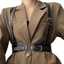 Punk femmes ceintures de taille pu pour cuir en cuir ajusté Goth chaîne de carrosserie Goth Belt Halloween cosplay Costume accessoires gothiques 240522
