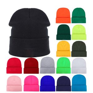 Sombreros de lana de colores puros para hombres y mujeres gorras de calavera Otoño e Invierno sombrero de punto 17 colores al por mayor