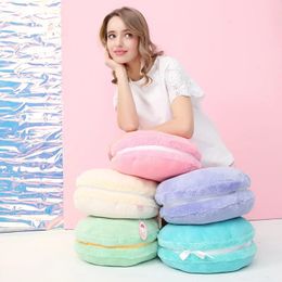 Pure Color Frans Macaron Round Cake Creative Plush Doll Pillow Cushion Gift met Core Home Decoration 240325