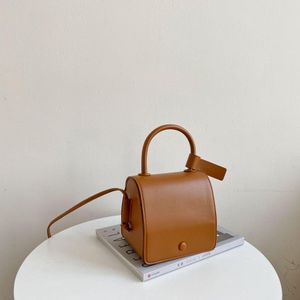 Pure kleur mini -doos tas hbp eenvoudig ontwerp schattig maat handtas wit geel bruin flip schoudertassen portemonnee met dunne riem