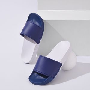 Pantoufles de couleur pure pour hommes et femmes, chaussures plates en caoutchouc, chaussures de plage décontractées, sandales d'été en PVC bleu