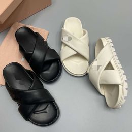 Articles de canal d'origine pure, sandales en cuir cool sucré japonais et coréen, semelles épaisses, sangles croisées surélevées, chaussures à pain, chaussures de plage d'été