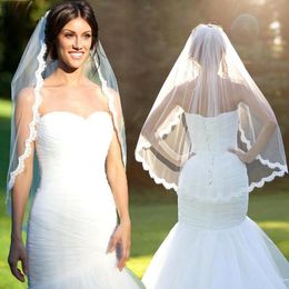 Mariage de la mariée en blanc pur Veille de tête de cheveux en dentelle à froufrous avec peigne