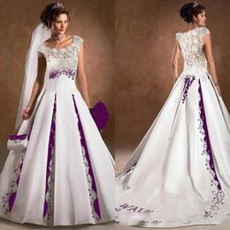 Vestido de novia morado y blanco Una línea de encaje satinado bordado Corte tren 2019 Mangas rematadas de lujo Vestidos de novia nupciales redondos 3450063