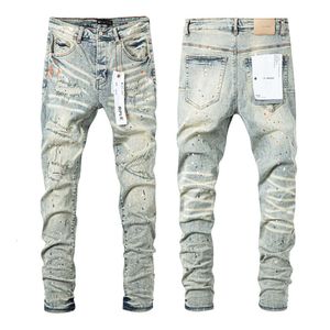 Paarse merk jeans, trendy versleten en vuil gewassen Amerikaanse jeans met rechte pijpen