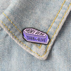 Purple Coffin Emaille Pins Grappige Badges Death Dead Zombie Casket Broches Custom Pastel Revers Pin Denim Shirt Punk Gothic Sieraden