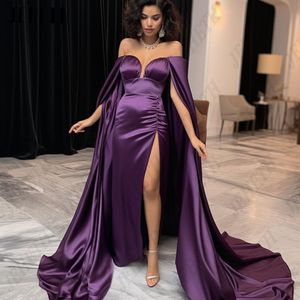 Robes de soirée violettes avec manche à cape hors du côté épaule Coup de célébrité et robe formelle de taille plus taille pour femmes