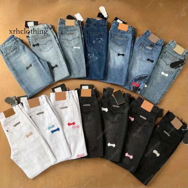 Jeans violets Designer Mens Make Old Washed Chromes Jeans Pantalon droit Lettre Prints pour femmes Hommes Leopard Casual Long Pant Style Chromees Hearts