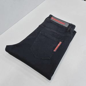 Jeans violets Jeans pour hommes Jeans de créateur Pantalons pour hommes Qualité haut de gamme Conception de jambe droite Industrie lourde Pantalon de sport décontracté slim Pantalon de jogging