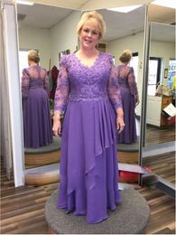 Purple en dentelle en mousseline de mousseline de la robe de la mariée plus taille en V Longueur du cou de coucher le cou de terrain de mariage Prom de soirée