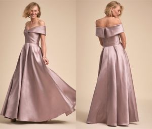 Vestidos morados para madre de la novia con hombros descubiertos Satén hasta el suelo Elegante vestido de la madre de la novia Vestidos para madres Fiesta