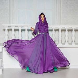 Robes de bal musulmanes violettes avec une ceinture à manches longues du col haut de gamme