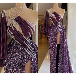 Paarse prom -jurken Sparkly 2024 pailletten zijspleet een schouder lange mouwen lange mouwen op maat gemaakte plooien avondjurk formele ocn slijtage vestidos plus maat