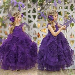 Robes de filles de fleur à volants violettes scoop sans manches floral une ligne fleuriste fille hôte de robe d'anniversaire