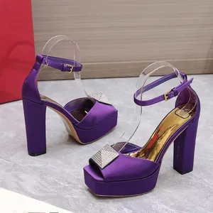 Sandales violettes plate-forme à talons hauts bout ouvert bride à la cheville boucle noir soie mode designer de luxe chaussures habillées été haute qualité femmes chaussures d'usine