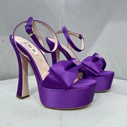 Sandales à plateforme avec nœud en satin violet, escarpins, chaussures de soirée pour femmes, chaussures habillées à talons de 14 cm, bout exposé, bride à la cheville, sandales super hautes
