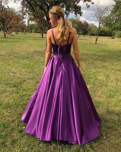 Robes de soirée en satin violet 2022 robes de soirée de bal formelles simples, plus la taille col bateau perles ceinture à lacets