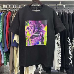 Chemises violettes chemises pour hommes T-shirt Designer Graphic Tee Vêtements Coton Shirts Graffiti Color Print Sketch Huile Paint Modèle Street Graffiti 8351