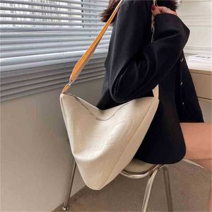 Turn -vrijetijds driehoek tas dames 2022 Nieuwe en vreemde stijl vrijetijdsschildering sling een schouder diagonale tas grote capaciteit tas tas