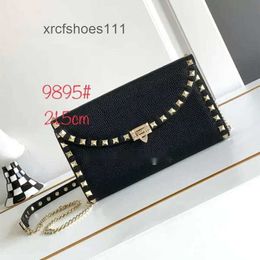 Purse Stud Vo Vo Womens Crossbody Valentteno Event 2024 Small Lady Rivet Fashion Nieuwe lederen tas ketting Handtas Trendy Cowhide Square Bags Rock veelzijdig van 0l