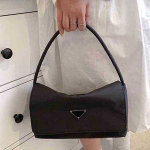 Portemonnee Triangle Standard Bag Women's 2022 Nieuwe Nylon Oxford Small Bag Messenger sling een schouder okselzak zakuitgang JY4A