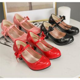 Putri Sepatu Dansa Kulit Gadis Pesta Mengkilap Merah Solid Warna Bertumit Tinggi Fashion sepatu untuk Anakanak 220611