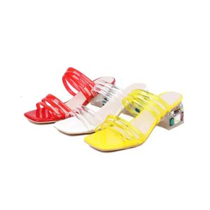 PVC 5 cm dames lage vrouwen 2024 hakken sandalen zomer retro casual flip-flops trouwjurk gladiator sexy schoenen buiten indoor transparante diamant b 33e